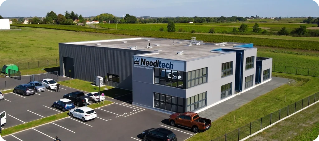 Luftaufnahme des Unternehmens Neoditech - französischer Hersteller von industriellen Handhabungslösungen