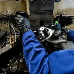 Neoditech SCARA Handhabungsgerät in der Metallurgie und Zerspanung