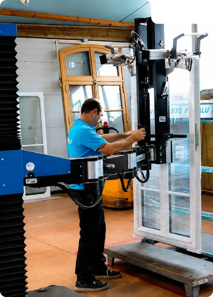 Handhabungstechnik Bauwirtschaft: Handhabung einer Tür bei Janneau Menuisier Créateur mit dem SCARA TITAN Manipulatorarm