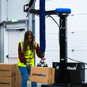 Neoditech mobiler Ausleger als Handhabungsgerät in der Logistik